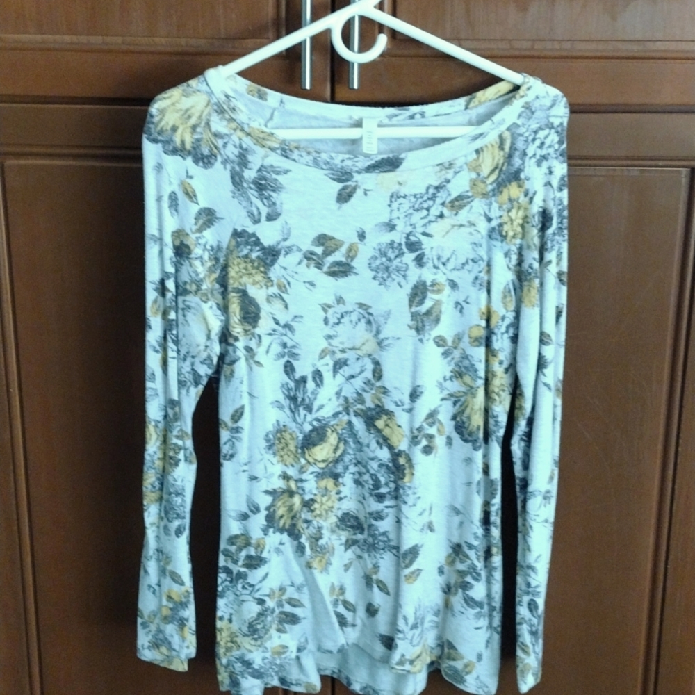 Long sleeve pull over